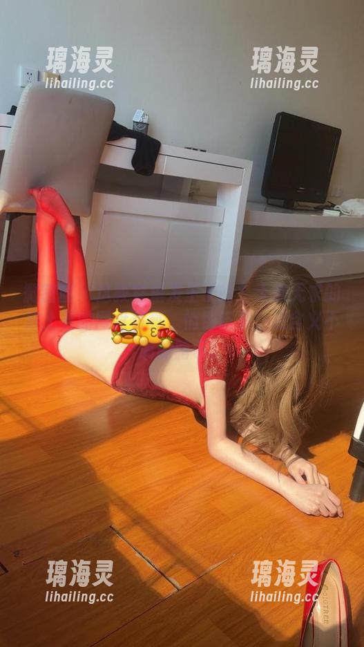 微密圈 - 这教室里发生了啥？无欲无求的推土君的网盘写真，悄悄送来一点含义不明的暗示。