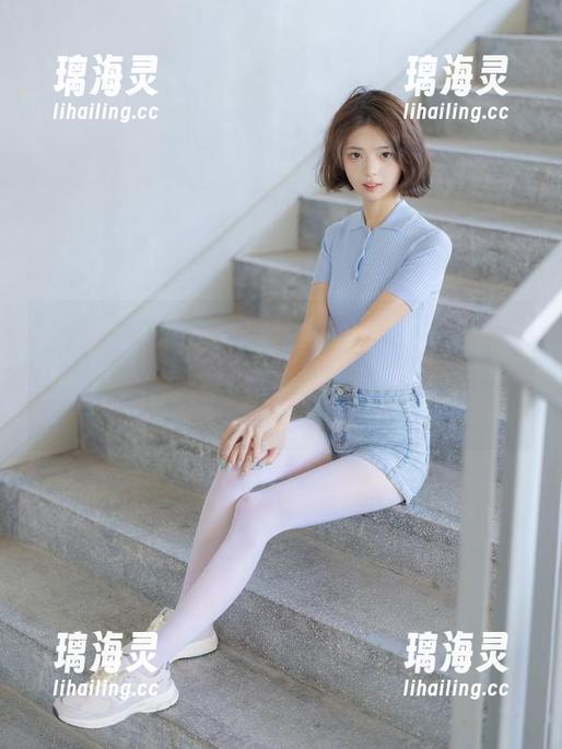 森萝财团-卉子 森萝财团 - 私拍:在湿气肆虐的白色房间,卉子又拿起黑白过膝袜的自画像了,果然不出所料。