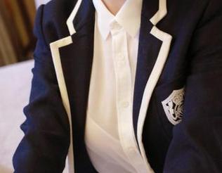 模范学院 – 人间荒糖的全套皮衣是怎样的诱惑？图片里藏着太多了吧。