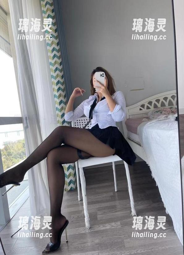 洁己u 微密圈 - 洁己u办公室写真精选:其实真心想告诉你的是…