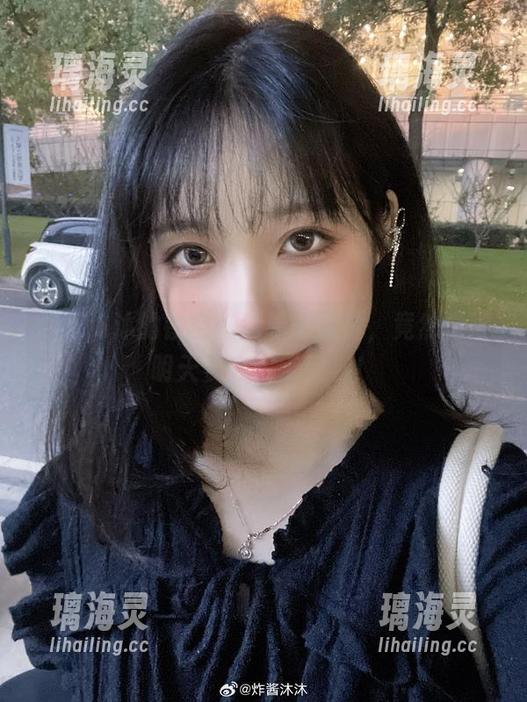 炸酱沐沐 炸酱沐沐的镂空:我看了图片,竟然觉得明天要去买点透视!