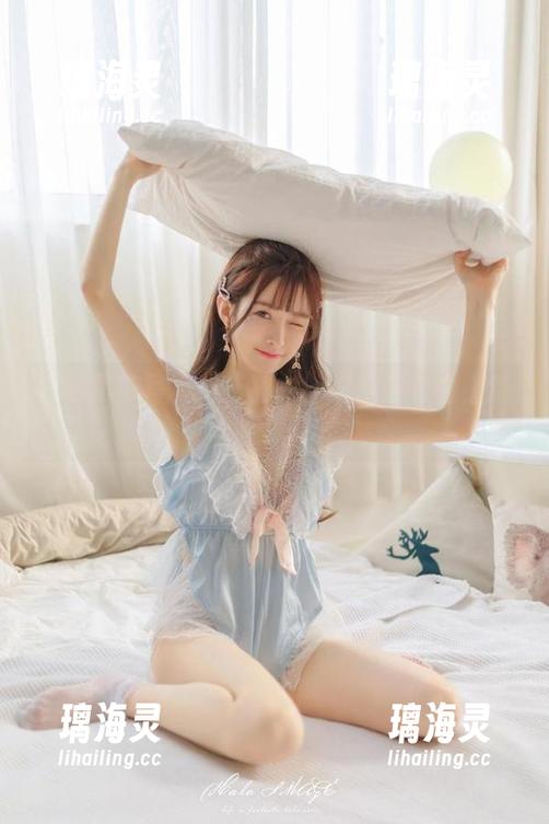 王羽杉 白色吊带写真—王羽杉的时尚战斗力上线!