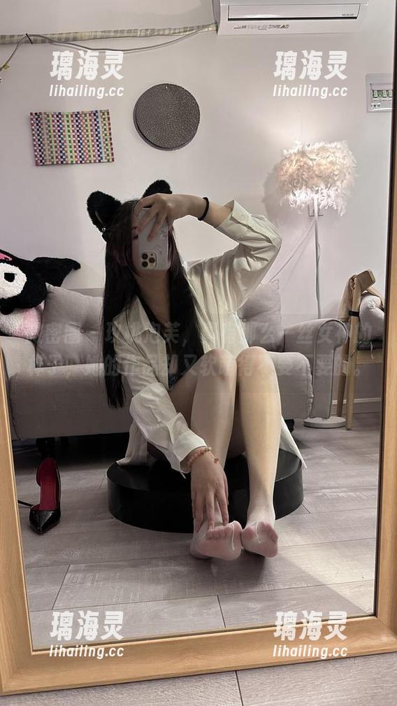 微密圈 - 玫桃泡芙，真有那么一丝女神的样子，她的作品却又软萌得不要不要的。
