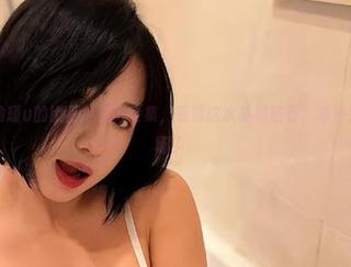 微密圈 – 瑜瑾u的比基尼摄影全集，看到这水晶和钻石，泳池派对该我出场了。