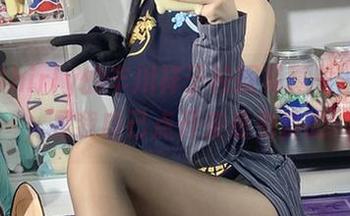 白栎Shirly的丰川祥子校服写真——好吧，是我自己点开来看免费的