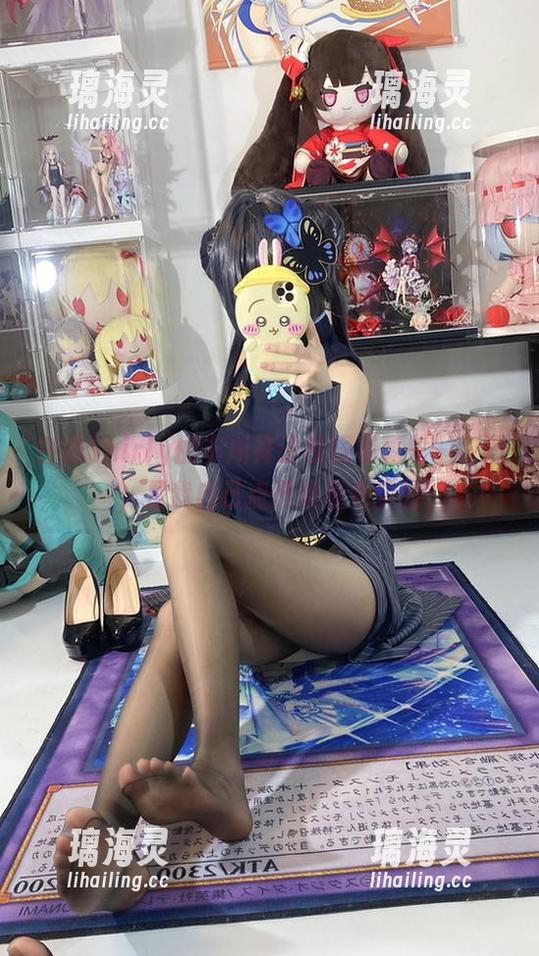 白栎Shirly的丰川祥子校服写真——好吧，是我自己点开来看免费的