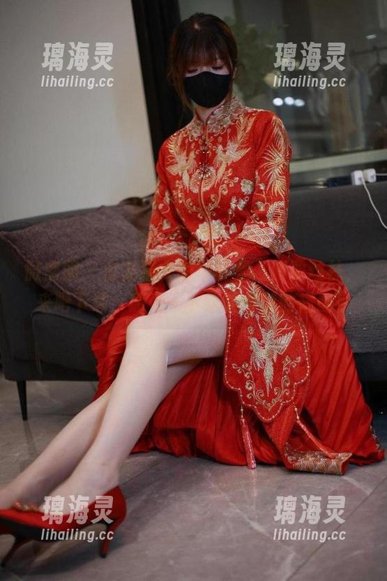 微密圈 - 白龙猫女的写真集：蟒蛇丝袜，来吧下载，感受一下这种奇特的搭配！