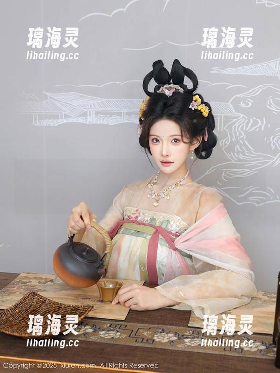 秀人网 - 合身与性感之间的微妙平衡，奶芙乔乔定制连体衣图集让我想疯狂求购。