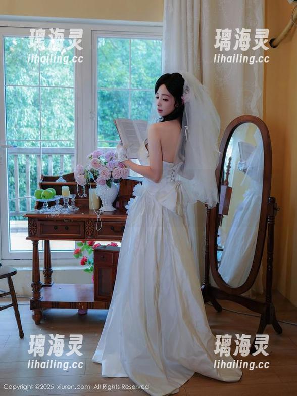秀人网 - 媃柔rourou的黑白逻辑，原图分享让我搞不清楚画和话的边界！