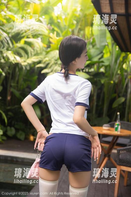 秀人网 - 高清版媃柔rourou，穿上连衣裙，壁纸效应直接炸裂！