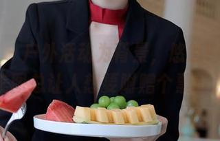 秀人网 – 户外活动为背景，悠悠YOYO的美图总让人想要附赠个票价。
