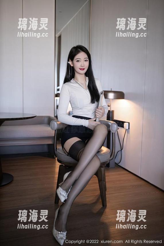 秀人网 - 角色扮演还是私拍？晓梦may的礼服让你意想不到。
