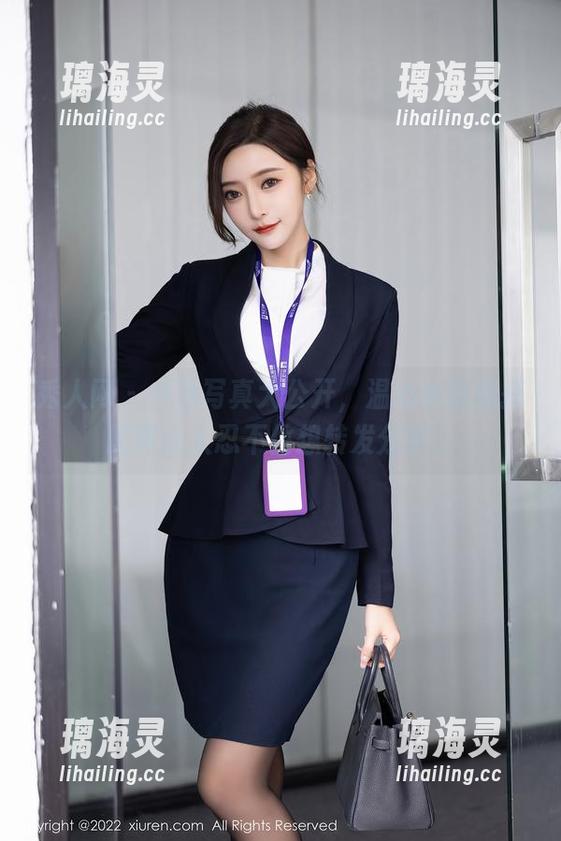 秀人网 - 白色写真大公开，温心怡这身搭配真让人忍不住想转发分享。