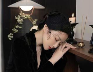 秀人网 – 无圣光照耀，静颜宁的透明图包给了我新想法
