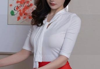 秀人网 – 韩静安的图集：当我看到黑丝和旗袍，我开始担心我的个人品位出了一些错……