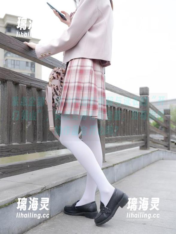 紧急企划 - 图片中的林书辞与泳衣的“开门见山”，突然变得有些含蓄，没有操控的作品会开心吗？