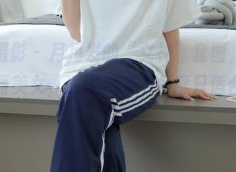 绮梦摄影 – 月月发的“女神”套图，说她是平面美女，请问她哪个角度只适合正面拍？