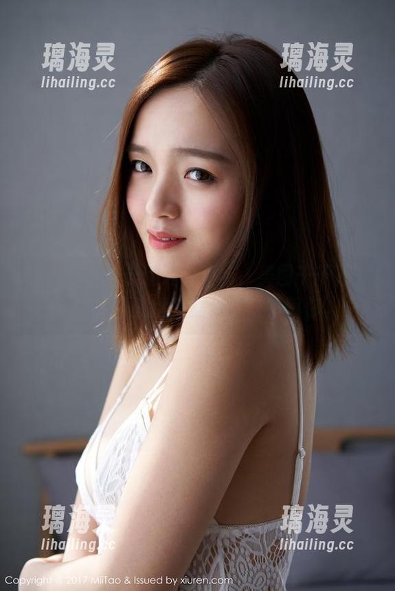 蜜桃社 - 当长腿遇上真希，美图千千万，下载一张就键盘震动了，不骗你。