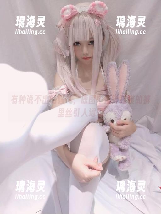 蜜汁猫裘 有种说不出的骚气,原图中蜜汁猫裘的裤里丝引人遐想