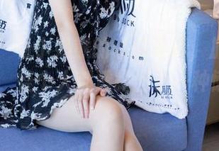 袜啵啵 – 看小奶熊的私房写真，加上这双AJ板鞋，整个人都透露出了一种懒散的酷。