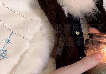 阿九从不咕咕(九言)的美足和无圣光的完美结合，套图里你可能会不自觉眨眼…