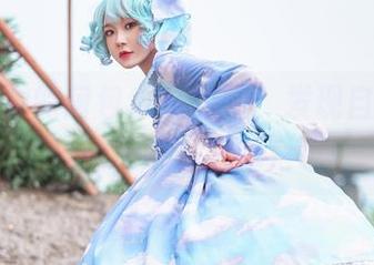 穿上内衣的阿包也是兔娘，发现自己其实可以cos所有平胸角色！