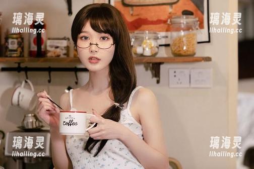 阿包也是兔娘 看阿包也是兔娘在线变身03月舰长,原图暗藏玄机哦!