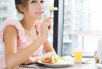 青豆客 – 最新的施忆佳内衣作品集，像春风亲吻的唇边低语。