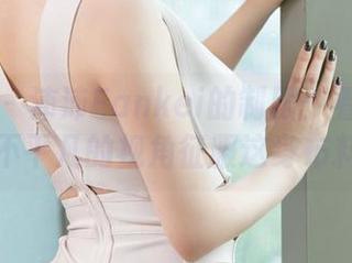青豆客 – 沛沛Eankei的制服：看她怎样用不平凡的视角征服这身布料。