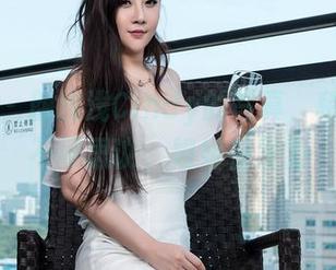 青豆客 – 颜浅浅Cindy的写真，稍微有点不可思议，姐姐在发力