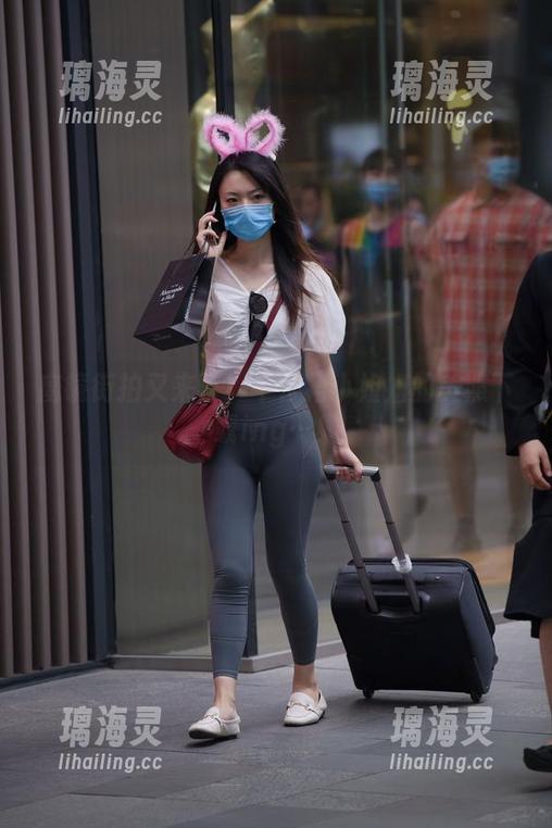 魔镜街拍 魔镜街拍又来了!牛仔裙小姐姐的美照下载ing…!