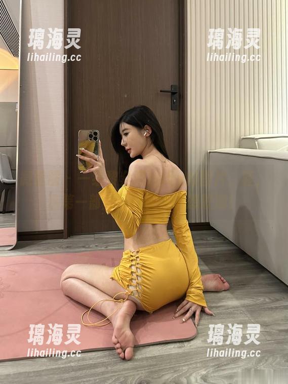 微密圈 - 一组黎允熙baby的图片，哇，这第一部分可真让人浮想联翩！